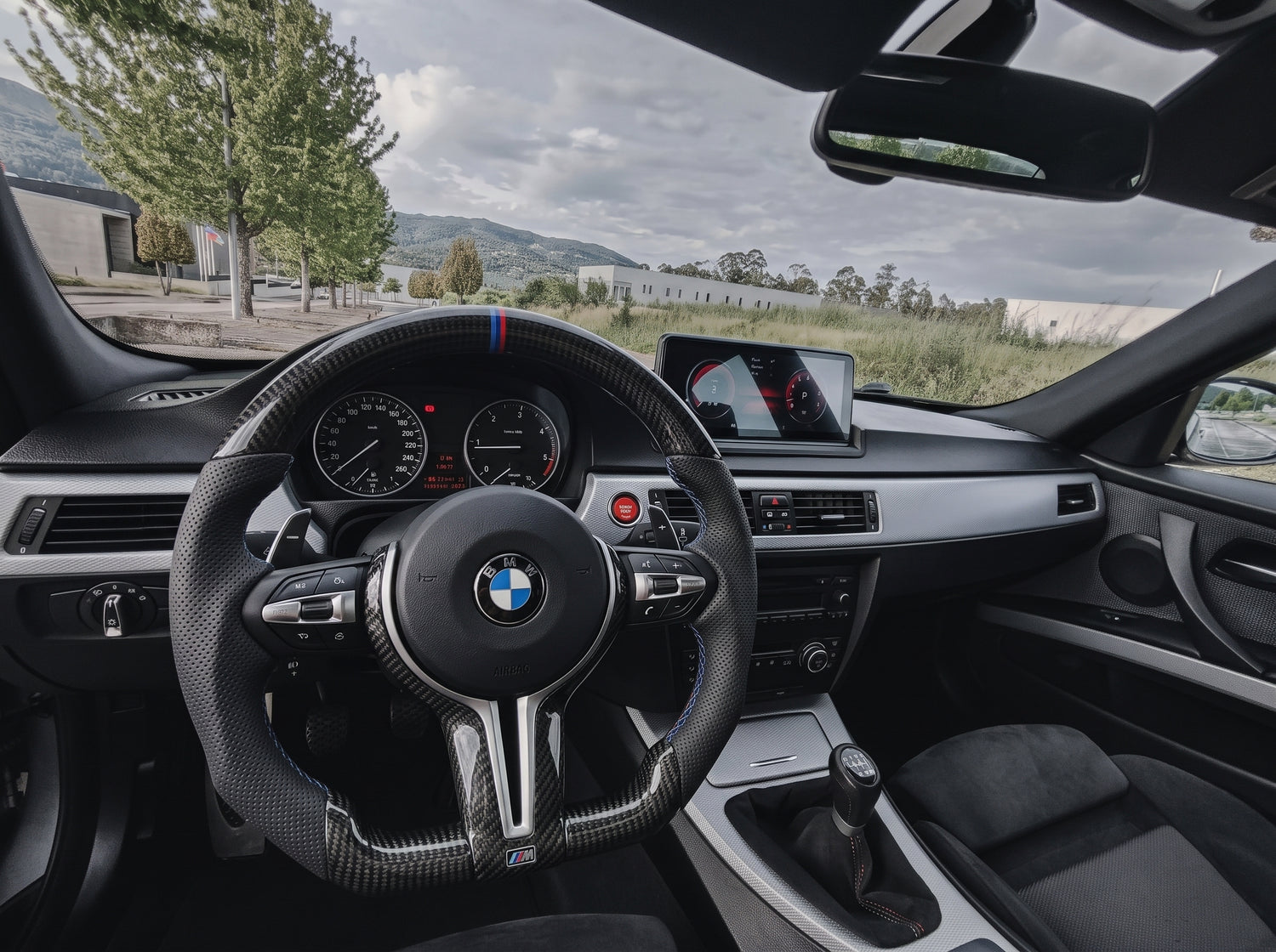 Volante GripLux de carbono instalado en BMW Serie E90